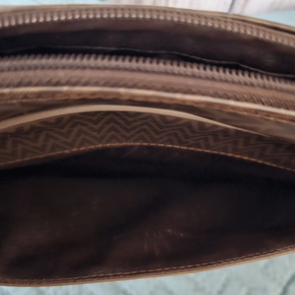 VALENTINO WITH UNBRANDED GOLD TONED CROSSBODY STRAP